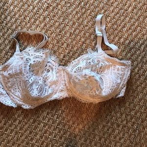 *NEVER WORN* lace bra
